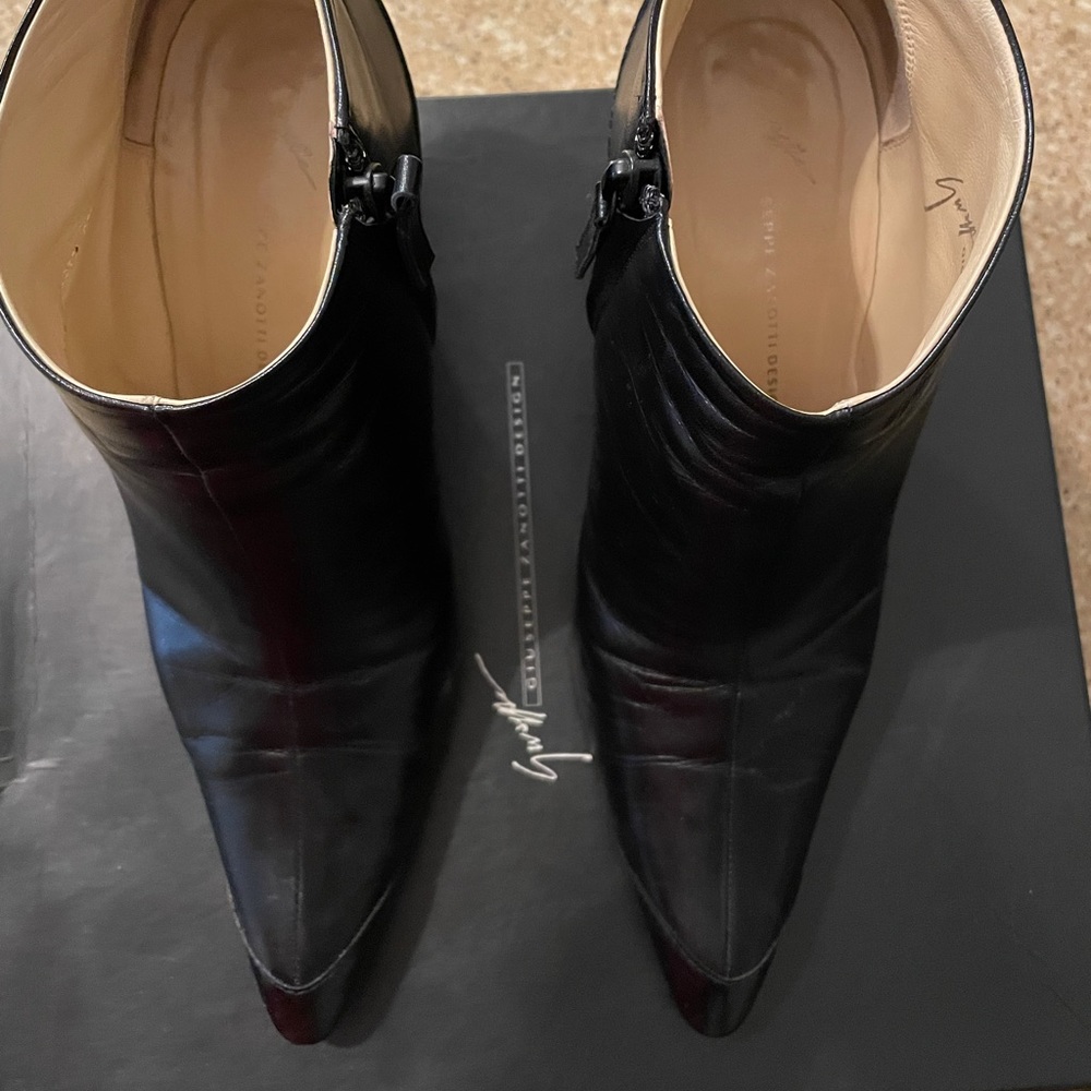 Giuseppe Zanotti Women black ankle boots in soft leather, side sipper Size 8